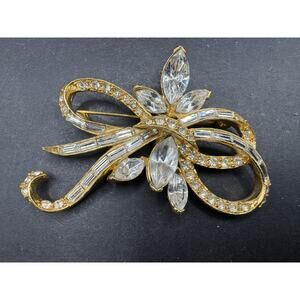 Gorgeous Vintage PELL Bow Signed Clear Rhinestone Gold Tone Brooch Pin